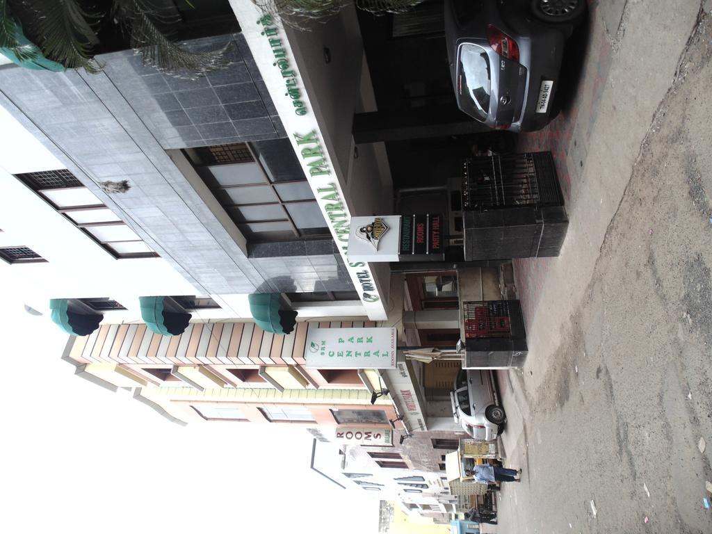Hotel S R M Central Park Chennai Exterior photo